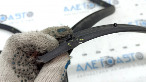 Kia Niro 17-22 rear left door seal, torn