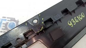 Jeep Renegade 19-23 front right rear side door trim cracks in the fastener