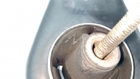 The lower front right control arm of a Hyundai Tucson 22-25 has a cracked silent block.