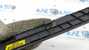 Black outer front right door sill plate for Hyundai Tucson 22-26, broken fasteners, scratches, whitened plastic