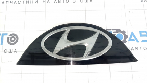 The Hyundai Tucson 2022-26 tailgate emblem is worn.