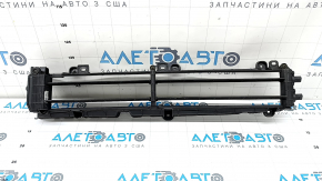 The radiator deflector louver assembly for the Hyundai Tucson 2022-2026 is broken.