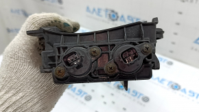 The radiator deflector louver assembly for the Hyundai Tucson 2022-2026 is broken.