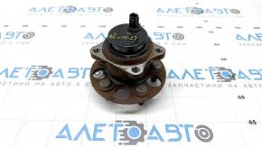 Rear left hub Lexus CT200h 11-17