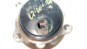 Rear left hub Lexus CT200h 11-17