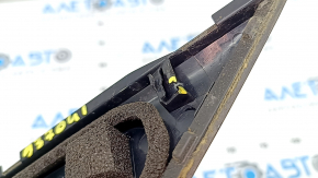 The front left side door trim triangle for Lexus CT200h 14-17 is broken.