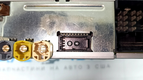 The head unit of the Audi Q3 83A 19-25 has broken fasteners.