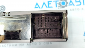 The head unit of the Audi Q3 83A 19-25 has broken fasteners.