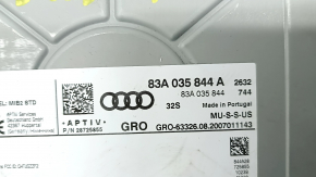 The head unit of the Audi Q3 83A 19-25 has broken fasteners.