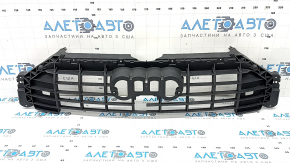 The grille frame of the Audi Q3 19-24 S-Line is broken.