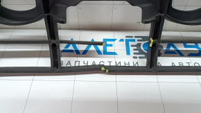 The grille frame of the Audi Q3 19-24 S-Line is broken.
