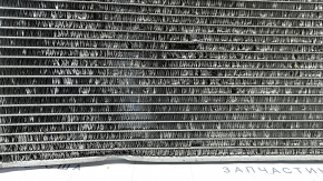 The air conditioning condenser radiator of the Hyundai Elantra 21-26 2.0 is bent, crushed, and the honeycombs are falling out.
