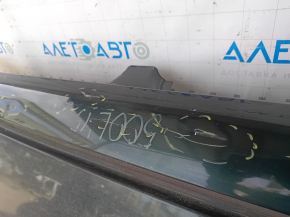 The metal roof of a Fiat 500L 14-19 is sawn off, dents, scratches