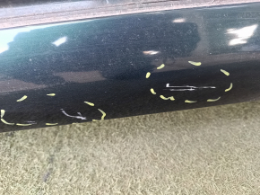 The metal roof of a Fiat 500L 14-19 is sawn off, dents, scratches