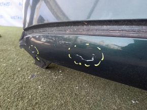 The metal roof of a Fiat 500L 14-19 is sawn off, dents, scratches
