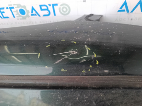 The metal roof of a Fiat 500L 14-19 is sawn off, dents, scratches