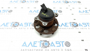 Rear right hub Hyundai Elantra 21 - rusty