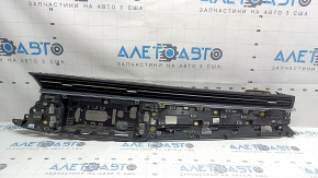 The right front panel air duct deflector assembly for the Audi Q7 20-22 has a broken mount.