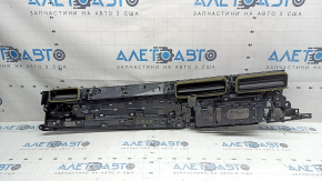 The right front panel air duct deflector assembly for the Audi Q7 20-22 has a broken mount.