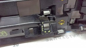 The right front panel air duct deflector assembly for the Audi Q7 20-22 has a broken mount.