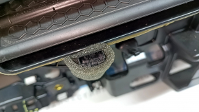 The right front panel air duct deflector assembly for the Audi Q7 20-22 has a broken mount.