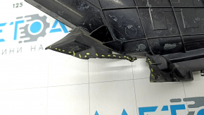 The front right bumper air duct for a 2021-23 Hyundai Elantra has a broken mount.