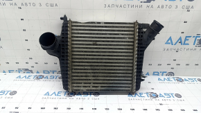 Right intercooler Audi Q7 20-26 3.0T MHEV, broken mount, dented honeycomb, dented