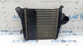 Right intercooler Audi Q7 20-26 3.0T MHEV, broken mount, dented honeycomb, dented