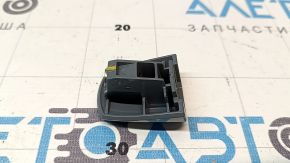 The rear right door handle plug of a Nissan Ariya 23-26 has a broken guide.