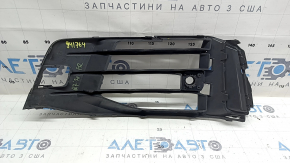 The right front bumper grille of the Audi Q7 20-26, structure, under the parking sensors and tow hook plug, is cracked.