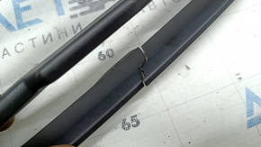 The right front bumper grille of the Audi Q7 20-26, structure, under the parking sensors and tow hook plug, is cracked.