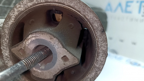 The rear differential gearbox of an Audi Q7 16-26 119k, rusty, torn silent block