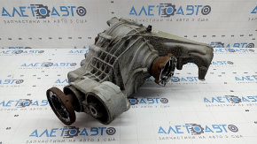 The rear differential gearbox of an Audi Q7 16-26 119k, rusty, torn silent block