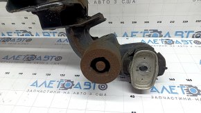 The rear subframe of the Audi Q7 16-26 is rusty, with microcracks on the 1st axle of the gearbox.