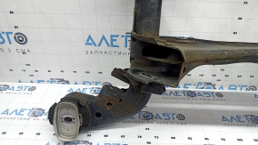 The rear subframe of the Audi Q7 16-26 is rusty, with microcracks on the 1st axle of the gearbox.