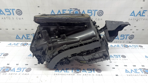The bare heater housing and ventilation of the Audi Q7 20-26