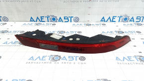 The right rear bumper light of the Audi Q5 80A 21-24 is worn, there is a crack in the glass.
