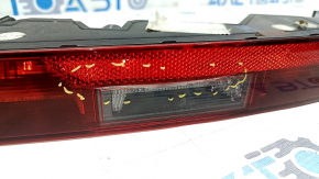The right rear bumper light of the Audi Q5 80A 21-24 is worn, there is a crack in the glass.