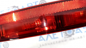 The right rear bumper light of the Audi Q5 80A 21-24 is worn, there is a crack in the glass.