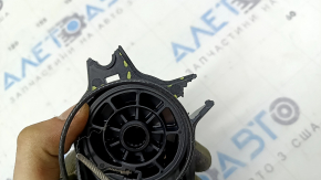 The sliding door mechanism (cable) of the rear right Toyota Sienna 21-26 has broken fasteners, broken cable fasteners