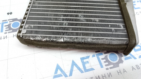 The heater radiator of the Audi Q3 8U 15-18 has dented honeycombs.