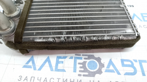 The heater radiator of the Audi Q3 8U 15-18 has dented honeycombs.