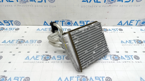 The heater radiator of the Audi Q3 8U 15-18 has dented honeycombs.