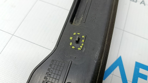The front hood seal for the Audi Q5 80A 18-24 is broken.