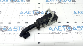 The Ford Escape MK4 20-26 hybrid's underhood fuse box connector is gray.