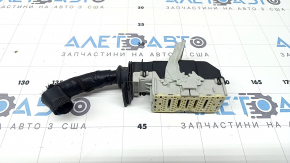The Ford Escape MK4 20-26 hybrid's underhood fuse box connector is gray.