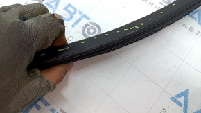 Rear right door seal for Toyota Sienna 21-26, torn, worn