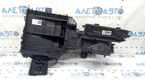 The heater housing is bare, the ventilation is cracked in the mount of a Ford Escape MK4 20-26.