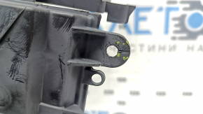 The heater housing is bare, the ventilation is cracked in the mount of a Ford Escape MK4 20-26.