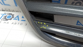 Lower grille of the front bumper of a Toyota Avalon 13-15 pre-restyling, chrome is broken, cracks in the grille